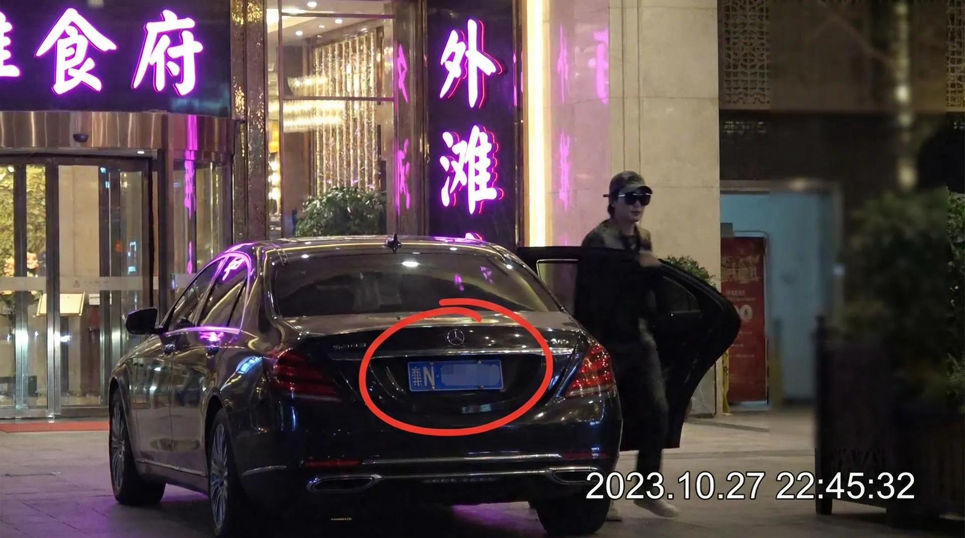 半岛bob体育平台 - 豪车餐厅外偷拍